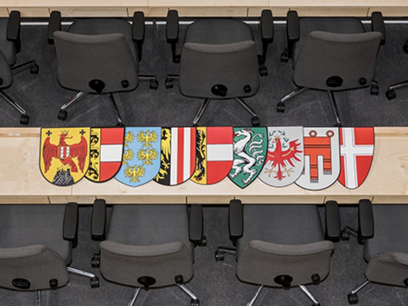 Wappen der Bundesländer - alphabetisch geordnet - Burgenland, Kärnten, Niederösterreich, Oberösterreich, Salzburg, Steiermark, Tirol, Vorarlberg und Wien